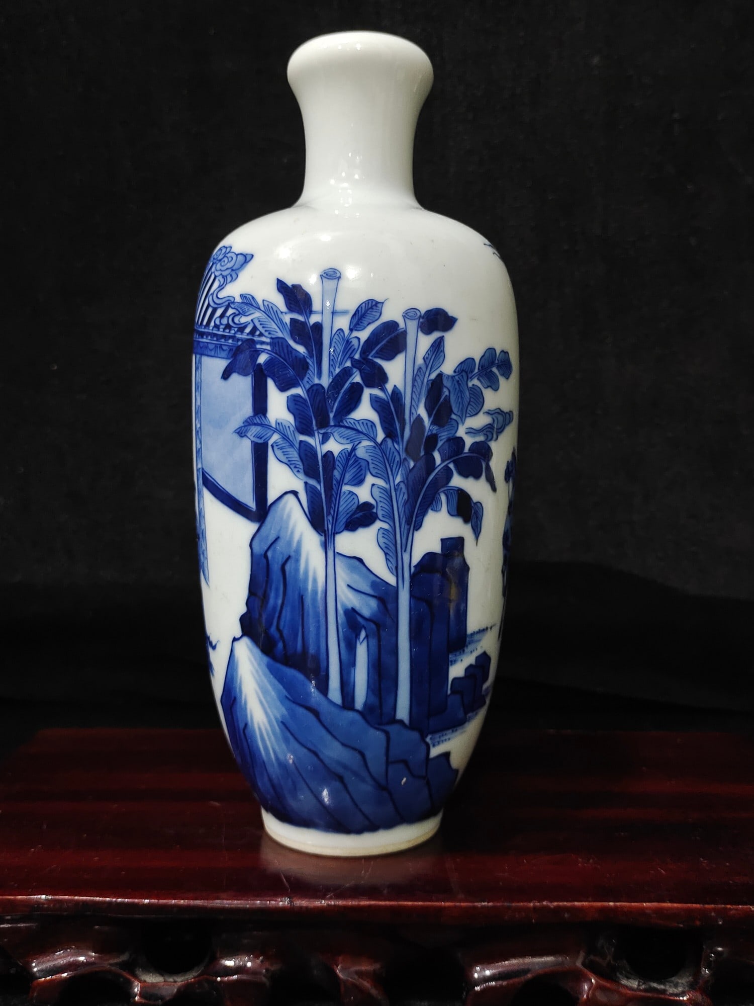 A Exquisite Blue and White Figures Pattern Vase - 2