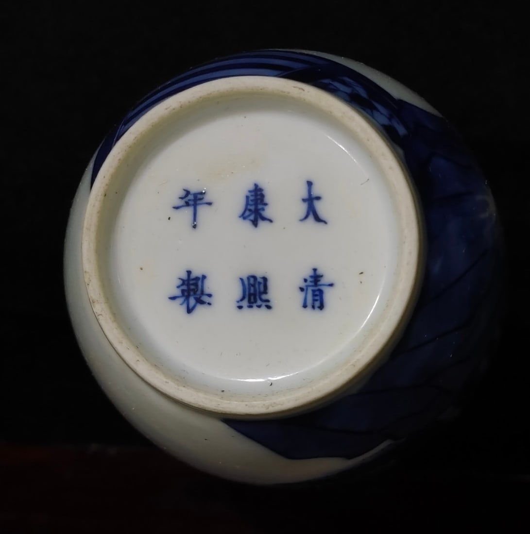 A Exquisite Blue and White Figures Pattern Vase - 9