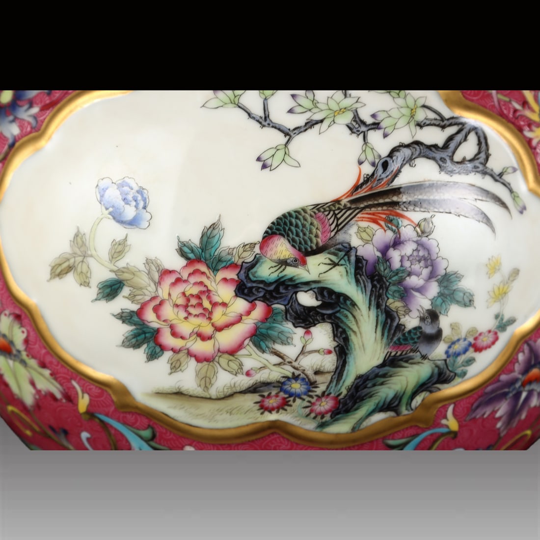A Exquisite Ruby Red-Glazed Painted Gold Flower and Bird Pattern Vase - 5