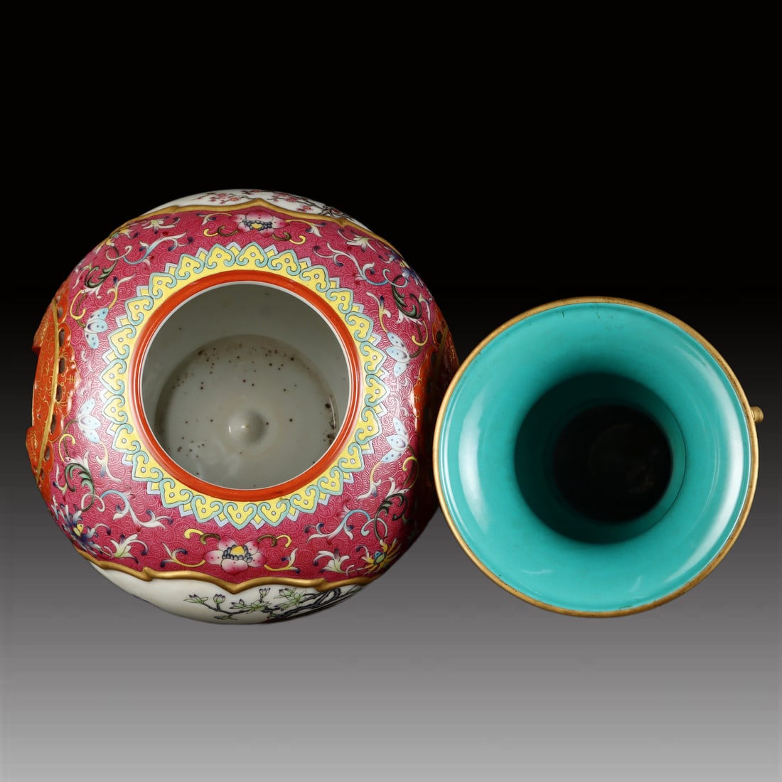 A Exquisite Ruby Red-Glazed Painted Gold Flower and Bird Pattern Vase - 6