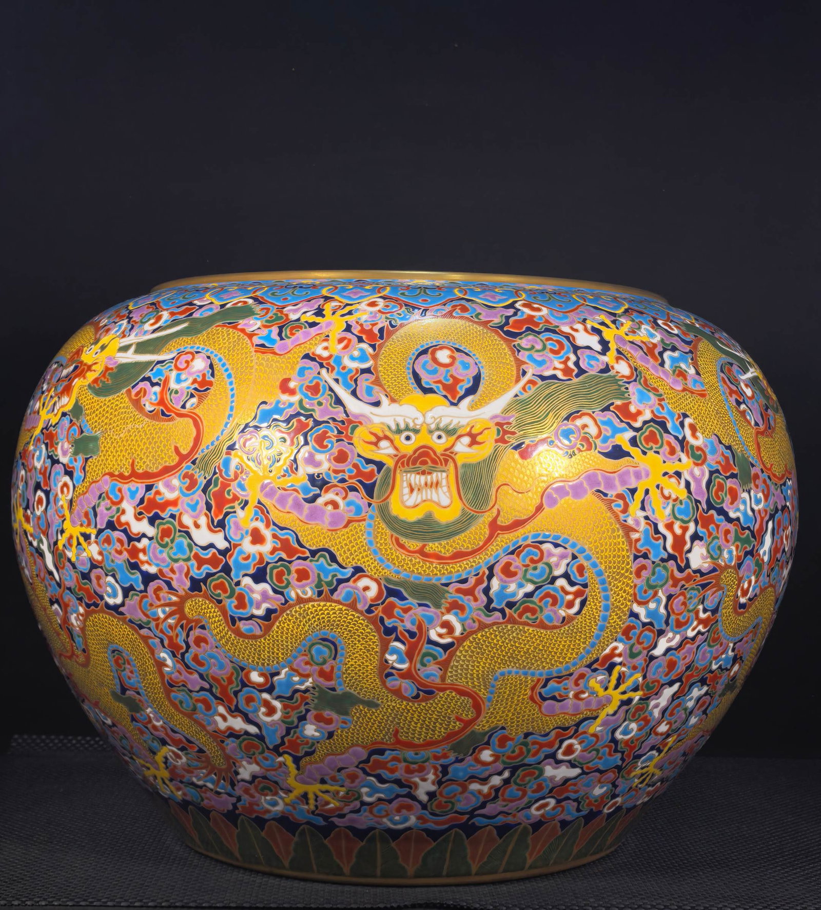 A Exquisite Enamel Cloisonne Painted Gold Dragon Pattern Vat: A Exquisite Enamel Cloisonne Painted Gold Dragon Pattern Vat,Qing Dynasty, China,Qianlong Six-character Mark,Size:17.3inx23.6inx14.6inx12.2in