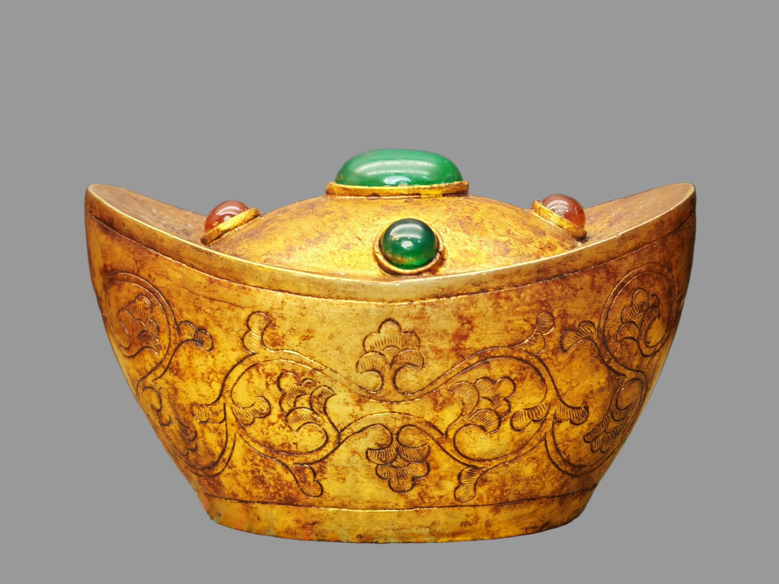 A Exquisite Gilt Bronze Inlaid Gems Gold ingot: A Exquisite Gilt Bronze Inlaid Gems Gold ingot,Qing Dynasty, China,Qianlong Four-character Mark,Size:3.7inx2in 铜鎏金镶嵌宝石元宝,中国