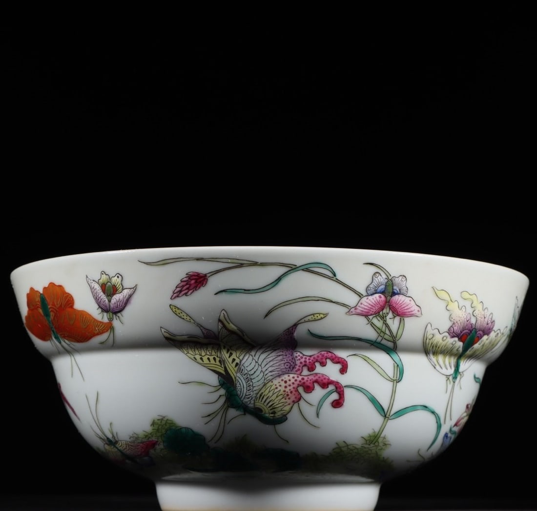 A Exquisite Famille-Rose Flower Pattern Bowl: A Exquisite Famille-Rose Flower Pattern Bowl,Qing Dynasty, China,Jiaqing Six-character Mark,Size:2.8inx6.4in