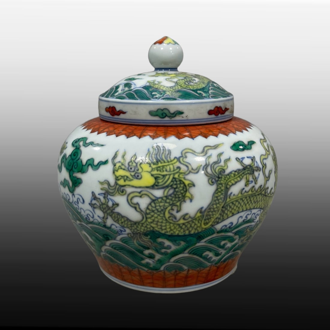 A Exquisite Doucai Dragon Pattern Jar: A Exquisite Doucai Dragon Pattern Jar,Ming Dynasty, China,Size:7.1inx6.3in 斗彩龙纹罐,中国明代