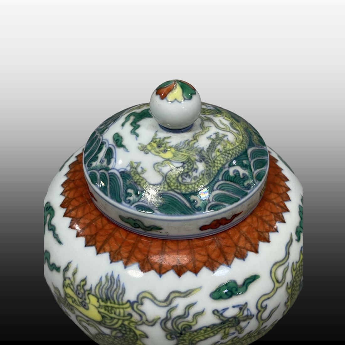 A Exquisite Doucai Dragon Pattern Jar - 4