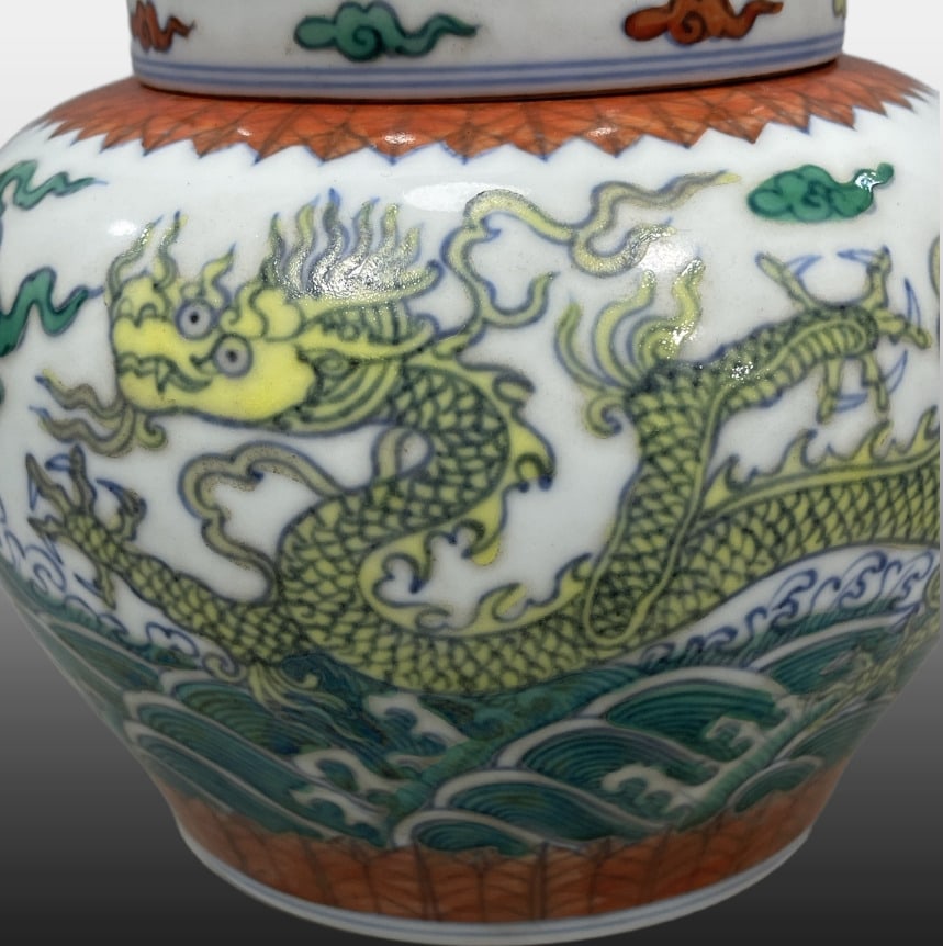 A Exquisite Doucai Dragon Pattern Jar - 7