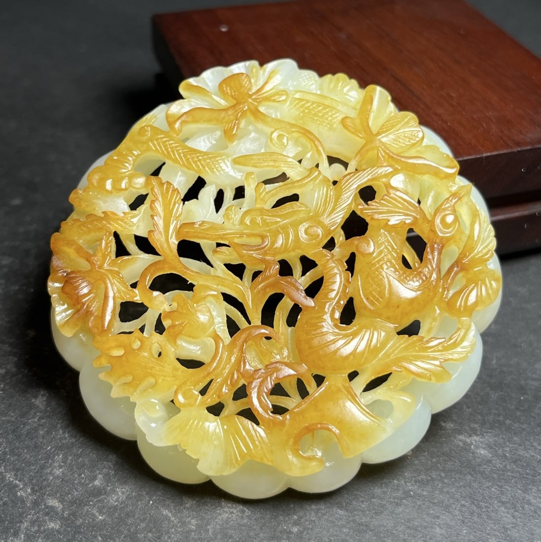 A Exquisite Hotan Jade Dragon Pattern Jade pendant: A Exquisite Hotan Jade Dragon Pattern Jade pendant,Qing Dynasty, China,Size:2.9inx0.5in,Weight:69g 和田玉龙纹玉佩,中国清代