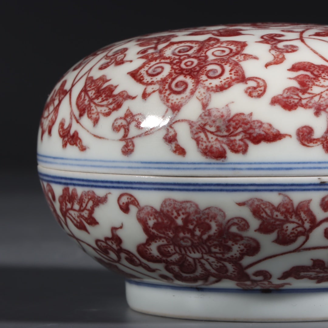 A Exquisite Underglaze-Red Lotus Pattern Box - 9