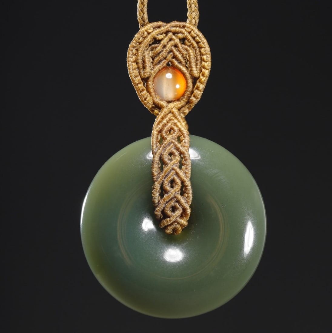 A Exquisite Hotan Jasper Pendant: A Exquisite Hotan Jasper Pendant,Qing Dynasty, China,Size:1.4inx0.5in,Weight:27.8g 和田碧玉吊坠,中国清代