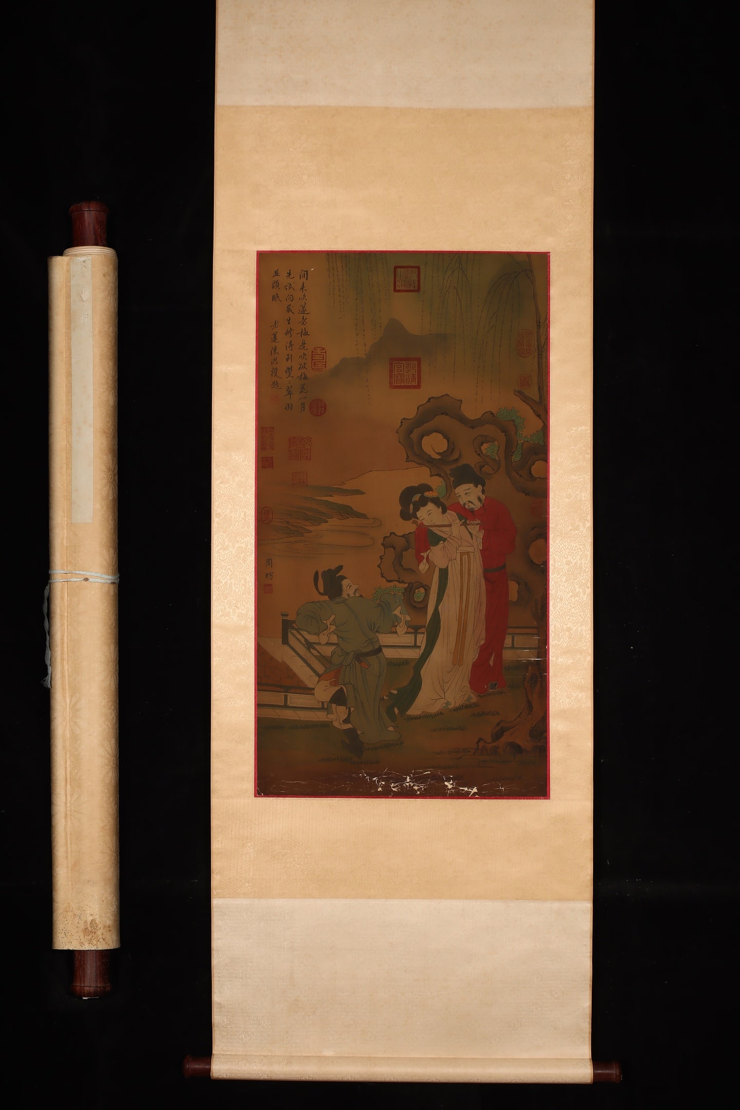 A Chinese Vertical Scroll Ink Painting of Figures on Silk: A Chinese Vertical Scroll Ink Painting of Figures on Silk,Tang Dynasty, China,Zhou Fang,without frame size:34.8inx18.5in 一幅中国水墨绢本人物