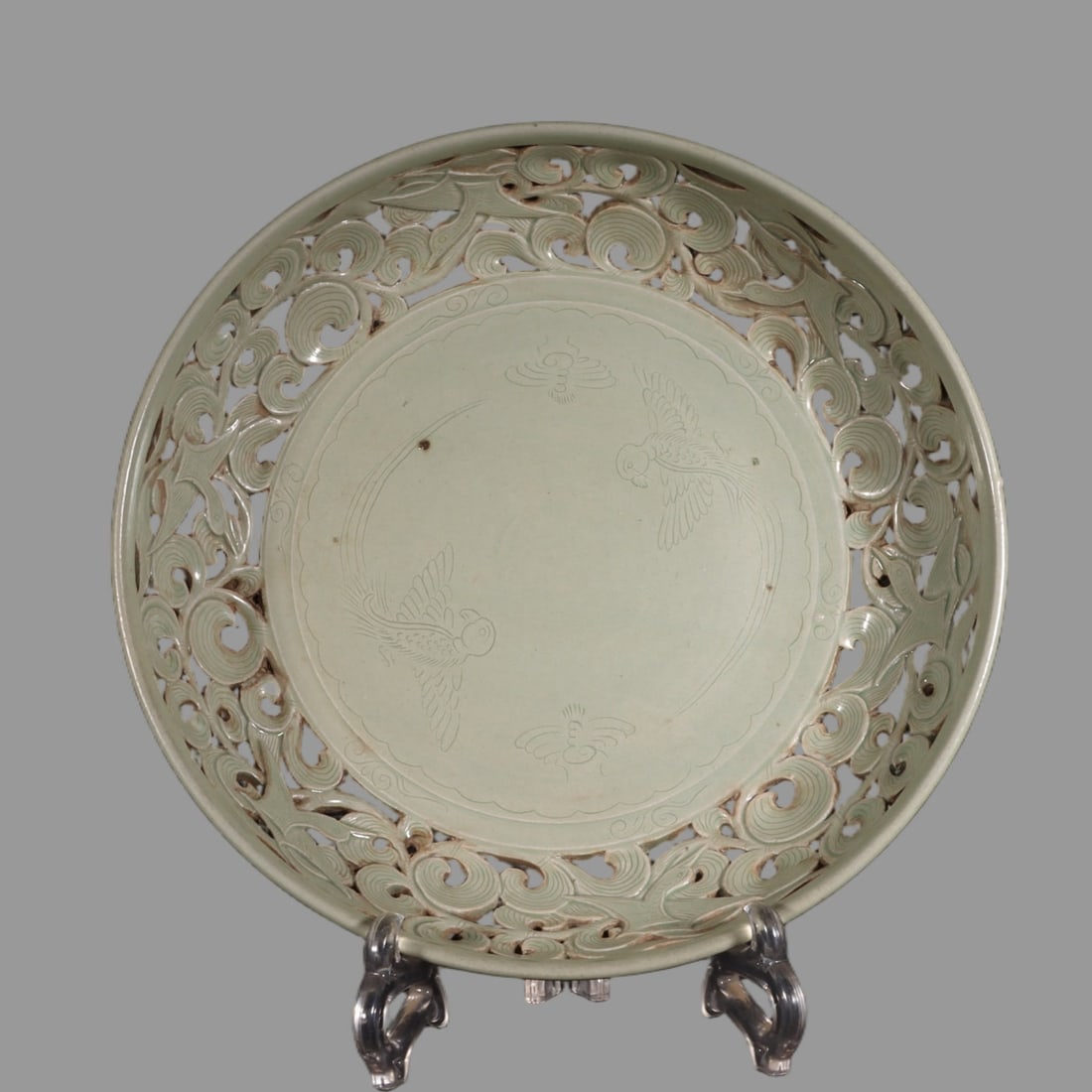 A Exquisite Yue Yao Celadon Glazed Flower and Bird Pattern Plate: A Exquisite Yue Yao Celadon Glazed Flower and Bird Pattern Plate,Five Dynasties,Size:2.5inx10.6in 越窑青釉花鸟纹盘,五代