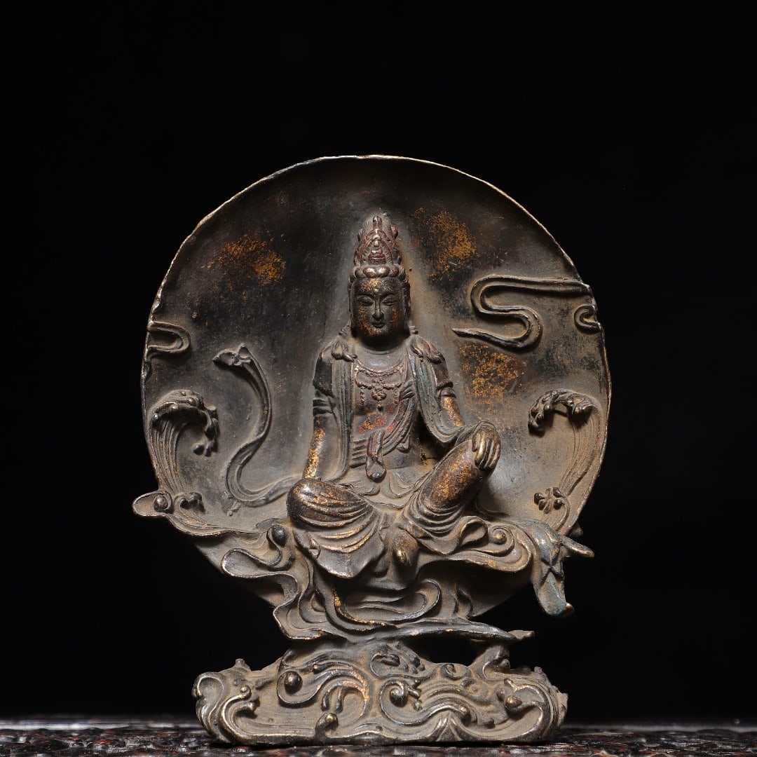 A Exquisite Gold-Foiled Bronze Statue of Avalokitesvara Ornament: A Exquisite Gold-Foiled Bronze Statue of Avalokitesvara Ornament,Qing Dynasty, China,Size:7.5inx5.9inx2in,Weight:1250g 铜拓金观音摆件,中国清