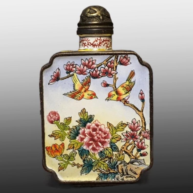 A Exquisite Coppery Painted Enamel Flower and Bird Pattern Snuff Bottle: A Exquisite Coppery Painted Enamel Flower and Bird Pattern Snuff Bottle,Qing Dynasty, China,Qianlong Four-character Mark,Size:1.8inx0.8in ,Weight:75g 铜胎画珐琅彩&#