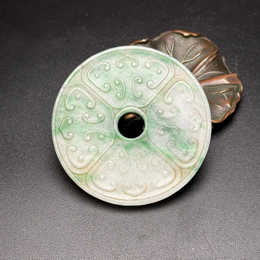 A Exquisite Hotan Jade Plaque: A Exquisite Hotan Jade Plaque,Qing Dynasty, China,Size:2.2inx0.2in,Weight:28g 和田玉牌,中国清代