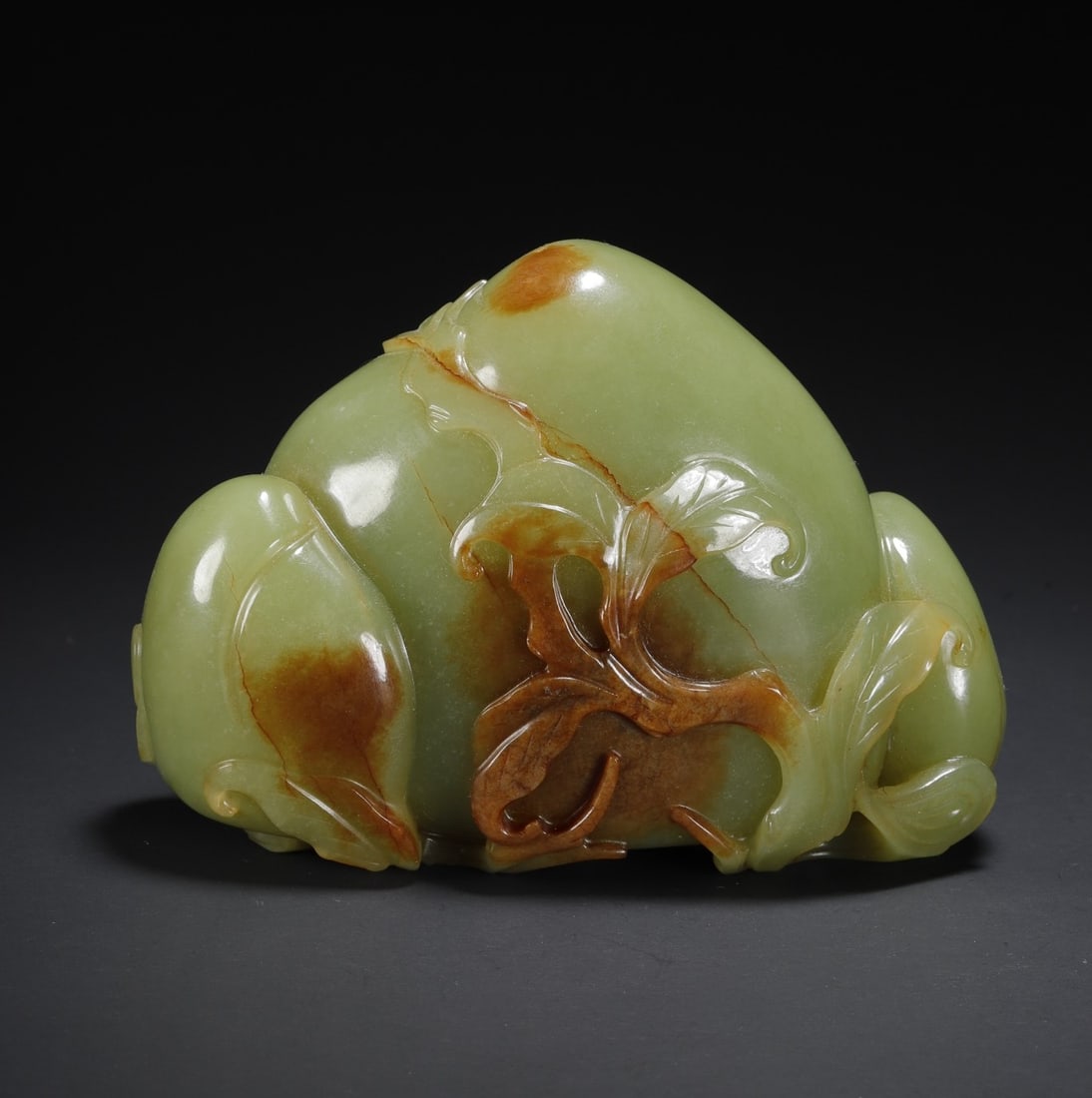 A Exquisite Hotan Yellow Jade Peach Ornament: A Exquisite Hotan Yellow Jade Peach Ornament,Qing Dynasty, China,Size:4.1inx1.8inx3in,Weight:522.6g 和田黄玉桃摆件,中国清代