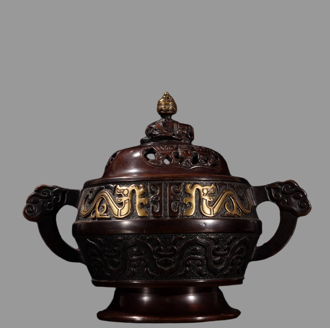 A Exquisite Red Copper Gilt Bronze Double-Ears Censer: A Exquisite Red Copper Gilt Bronze Double-Ears Censer,Ming Dynasty, China,Xuande Six-character Mark,Size:6.7inx4.7in,Weight:3080g 紫铜鎏金双耳炉,中Þ