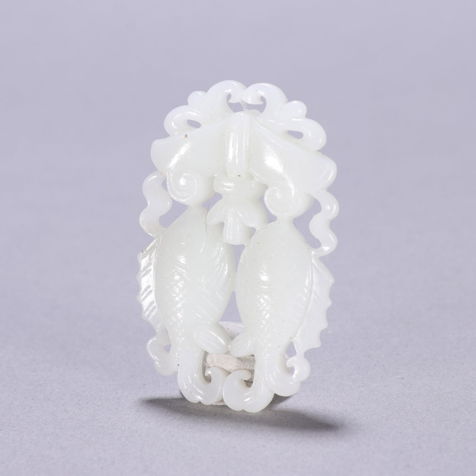 A Exquisite Hotan Jade Fish Jade pendant: A Exquisite Hotan Jade Fish Jade pendant,Qing Dynasty, China,Size:2.3inx1.5in,Weight:26.5g 和田玉鱼玉佩,中国清代
