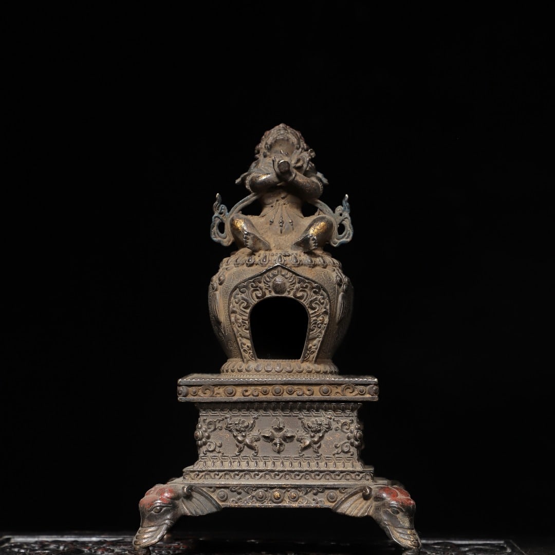 A Exquisite Gold-Foiled Bronze Buddhist Niche: A Exquisite Gold-Foiled Bronze Buddhist Niche,Qing Dynasty, China,Size:10.2inx6.7inx3.1in,Weight:1980g 铜拓金佛龛,中国清代