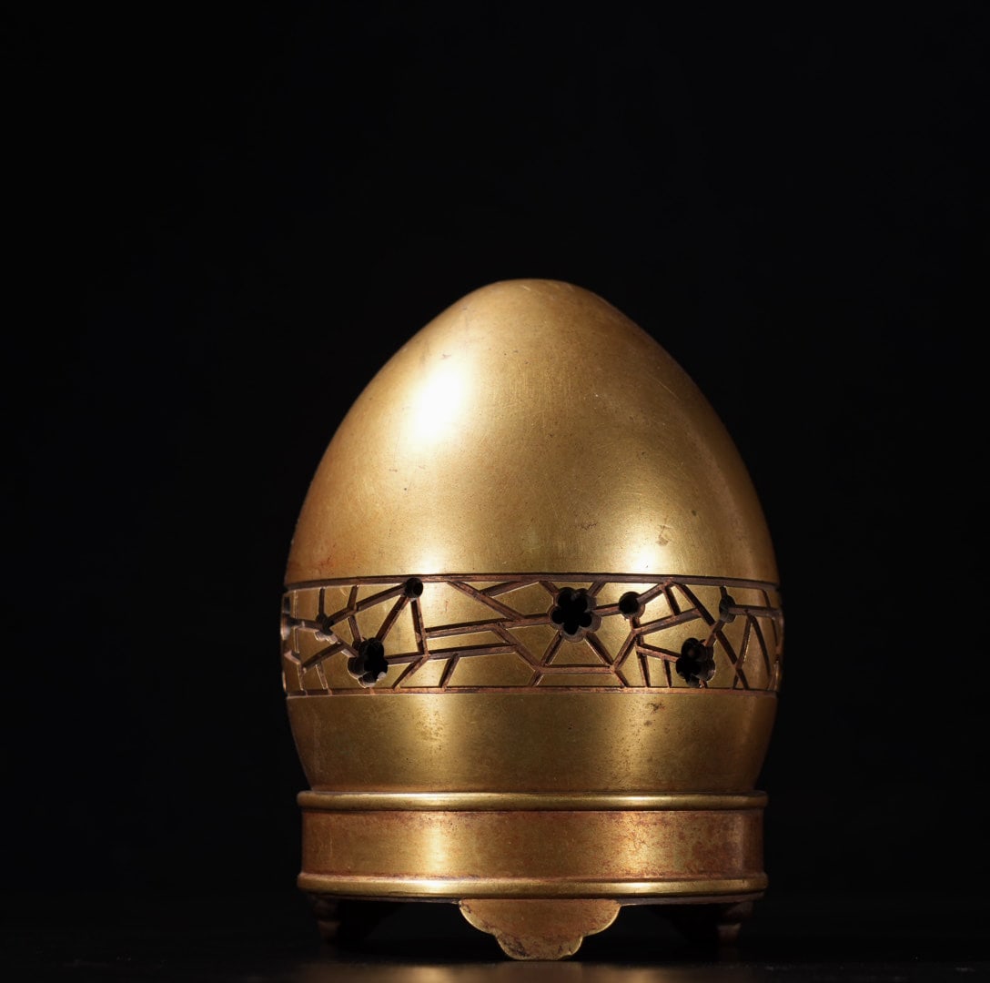 A Exquisite Red Copper Gilt Bronze Censer: A Exquisite Red Copper Gilt Bronze Censer,Ming Dynasty, China,With Mark,Size:4.6inx3.1in,Weight:920g 紫铜鎏金炉,中国明代,带款