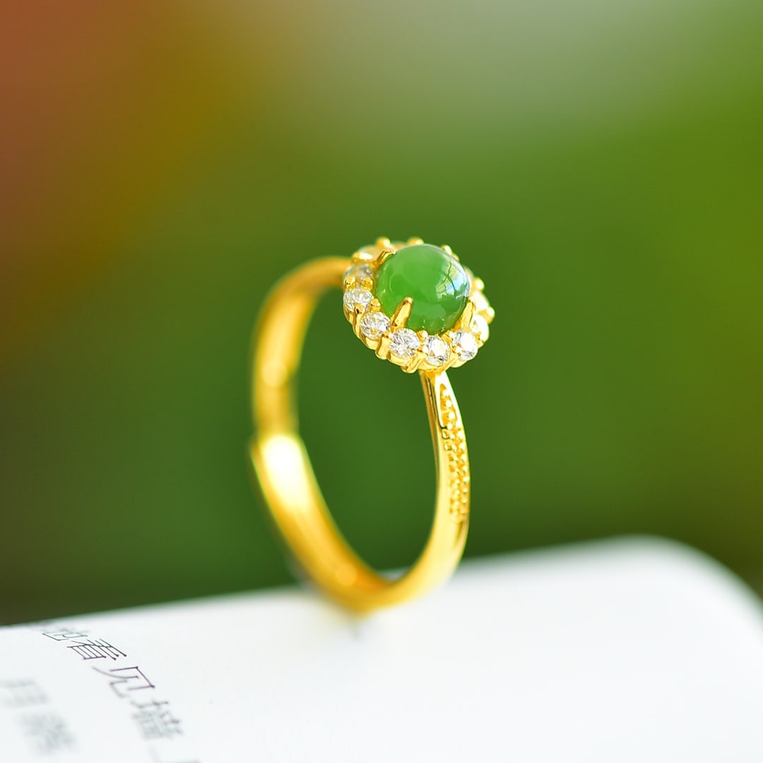 A Exquisite Silver Inlaid Jasper and Diamond Ring: A Exquisite Silver Inlaid Jasper and Diamond Ring,Size:0.2inx0.2in 银镶和田碧玉钻石戒指