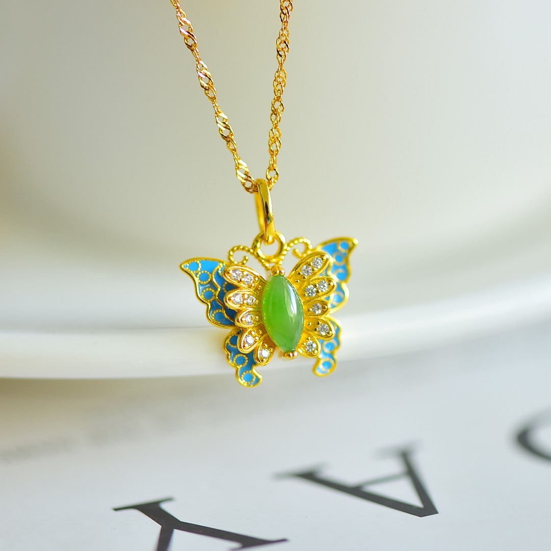 A Exquisite Silver Inlaid Jasper Butterfly-shaped Pendant: A Exquisite Silver Inlaid Jasper Butterfly-shaped Pendant,Size:0.6inx0.6in 银镶和田碧玉蝴蝶吊坠