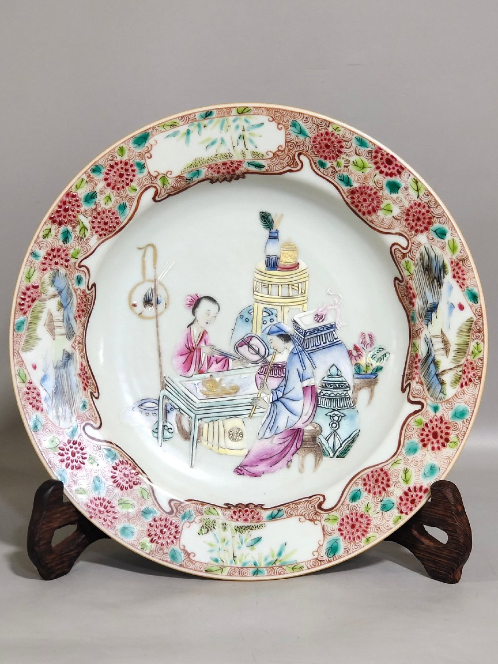 An Exquisite Enamel Character and Story Pattern Plate: An Exquisite Enamel Character and Story Pattern Plate,Qing Dynasty,China,Size:1.2inx8.7in 珐琅彩人物故事纹盘子,中国清É