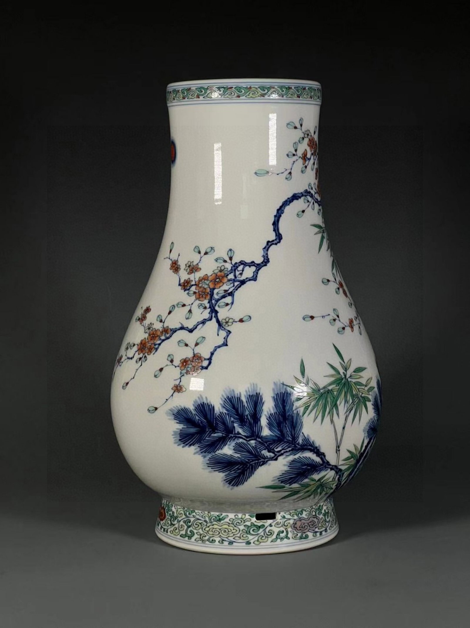 A Rare Doucai Flower Pattern Vase - 5