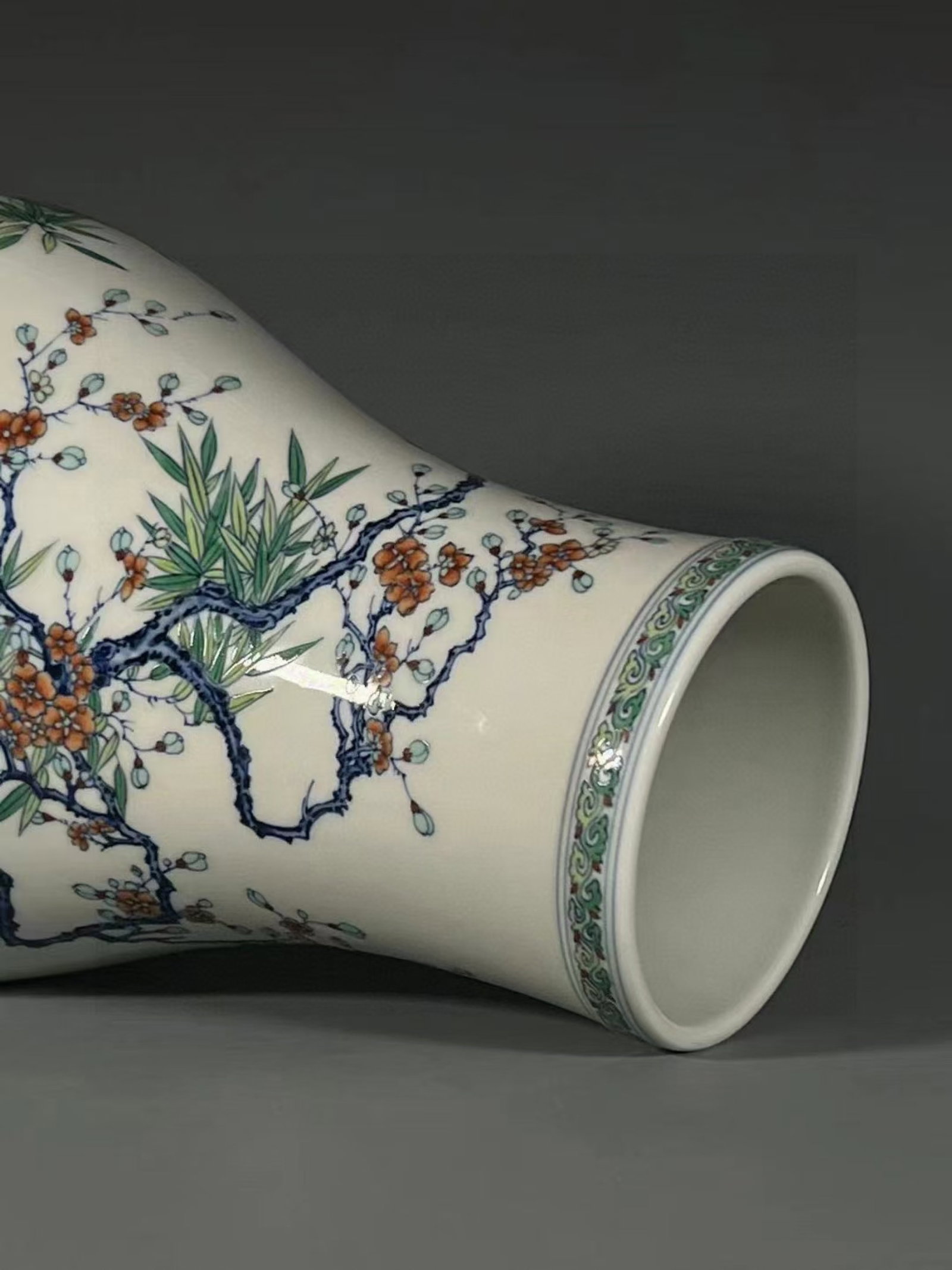 A Rare Doucai Flower Pattern Vase - 7