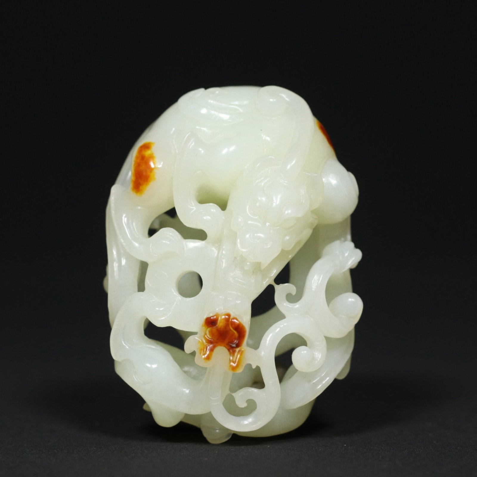 An Exquisite White Jade Dragon Pattern Hand Piece: An Exquisite White Jade Dragon Pattern Hand Piece,Qing Dynasty,China,Size:2.6inx1.8inx1.3in,Weight:81.8g 白玉龙纹手把件,中国清代