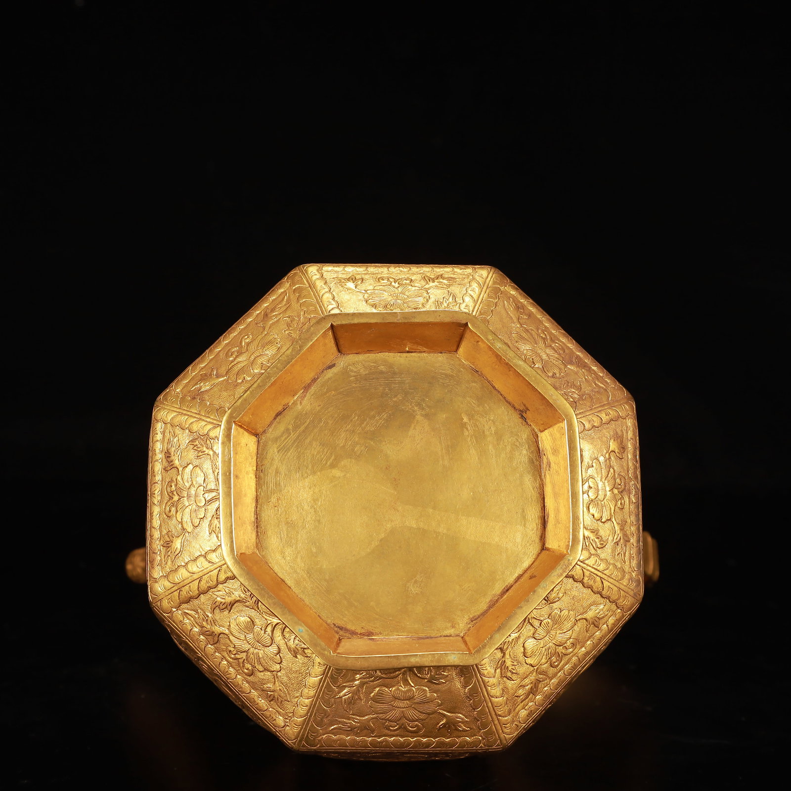 An Exquisite Gilt Bronze Flower Pattern Ewer - 14