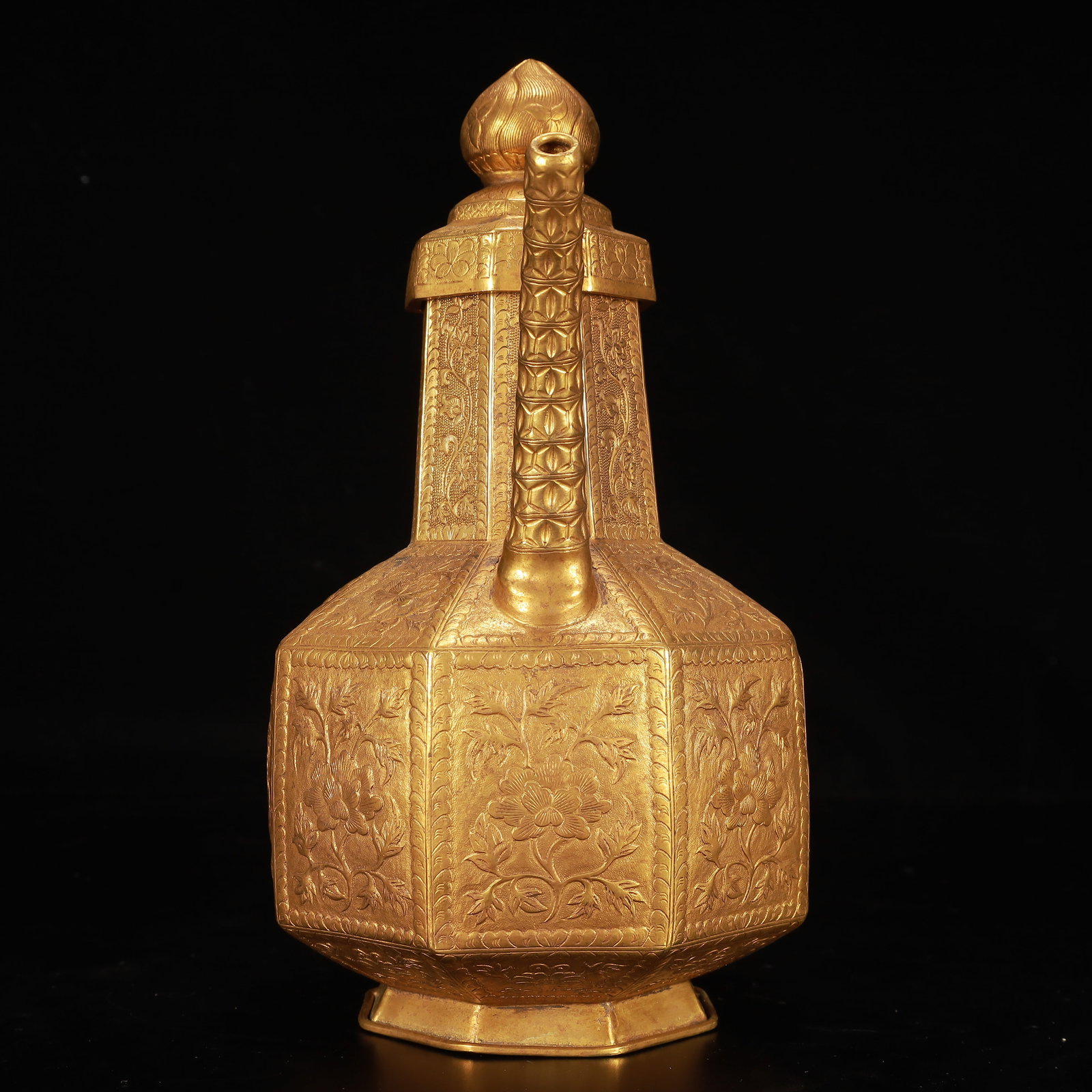 An Exquisite Gilt Bronze Flower Pattern Ewer - 5