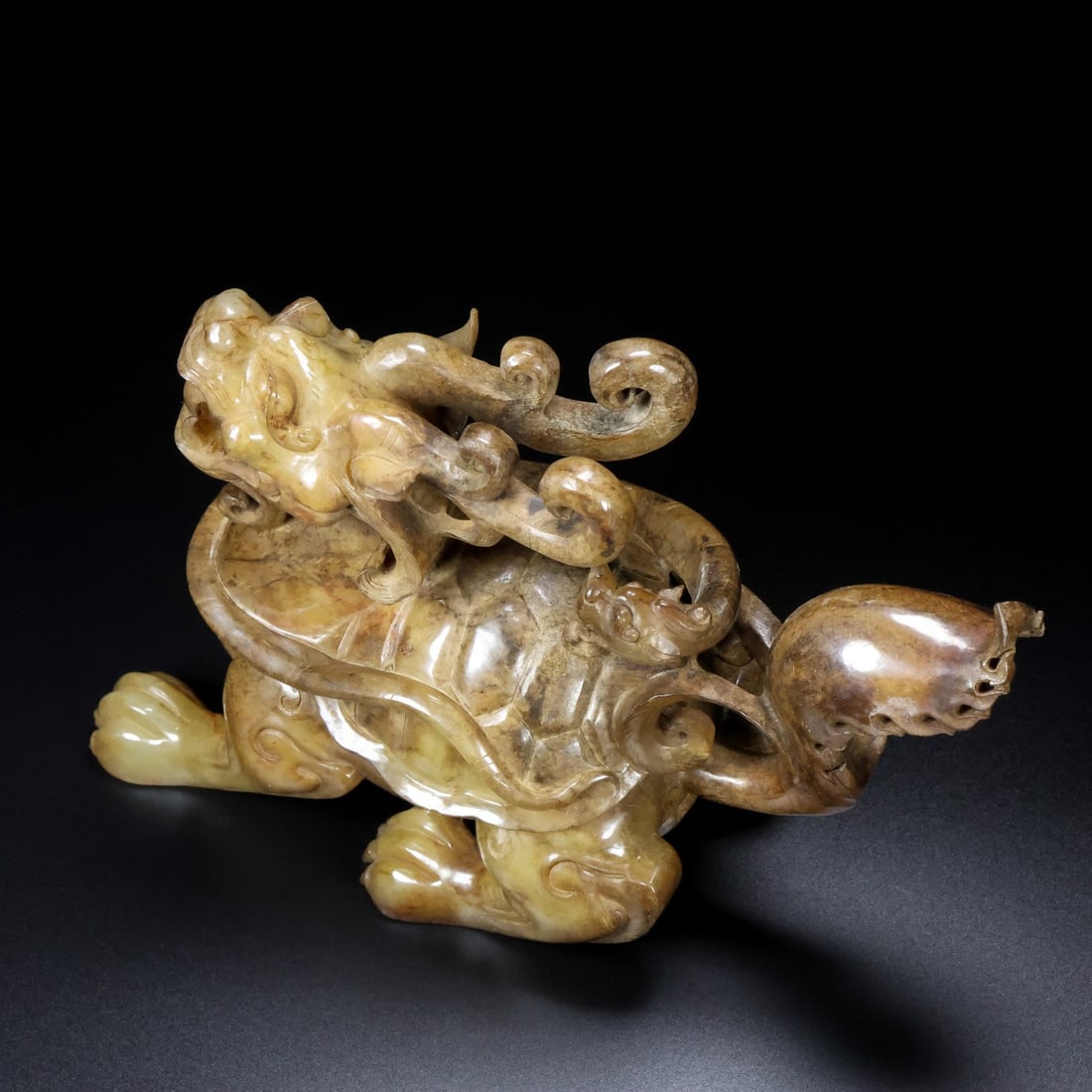 An Exquisite White Jade Dragon and Turtle Ornament: An Exquisite White Jade Dragon and Turtle Ornament,Qing Dynasty,China,Size:9.1inx3.9inx7.1in,Weight:2306g 白玉龙龟摆件,中国清代