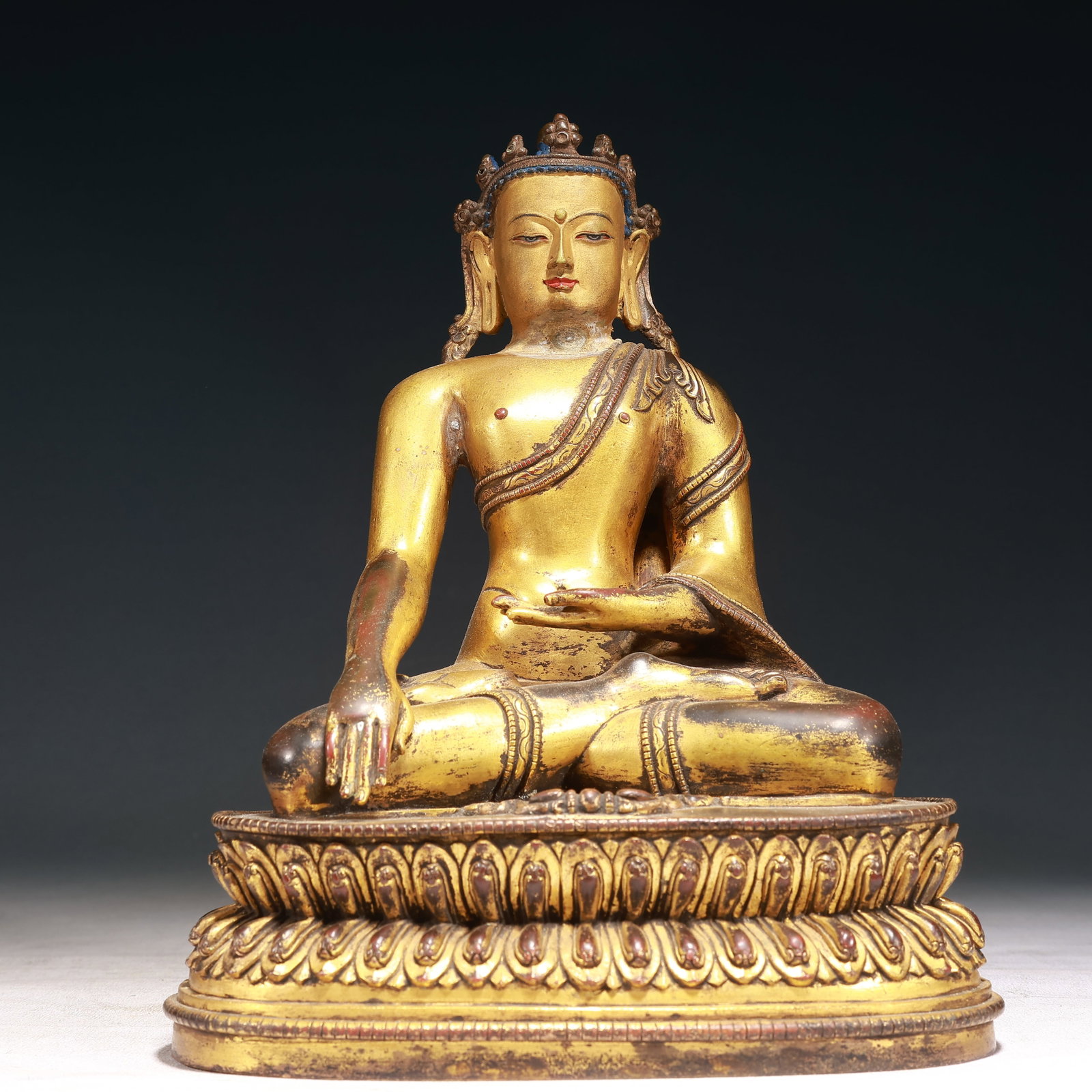 A Solemn Gilt Bronze Statue of Sakyamuni: A Solemn Gilt Bronze Statue of Sakyamuni,Qing Dynasty, China,Size:7.9inx5.1inx11in,Weight:4050g 铜鎏金释迦摩尼像,中国清代