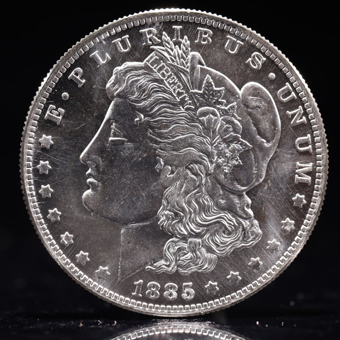 USA Morgan Dollar 1885 Coin: Obv: profile bust with date below and E PLURIBUS UNUM legend and stars around. Rev: eagle with In God we trust above within wreath with UNITED STATES OF AMERICA ONE DOLLAR legend. IN GOD WE TRUST / LI