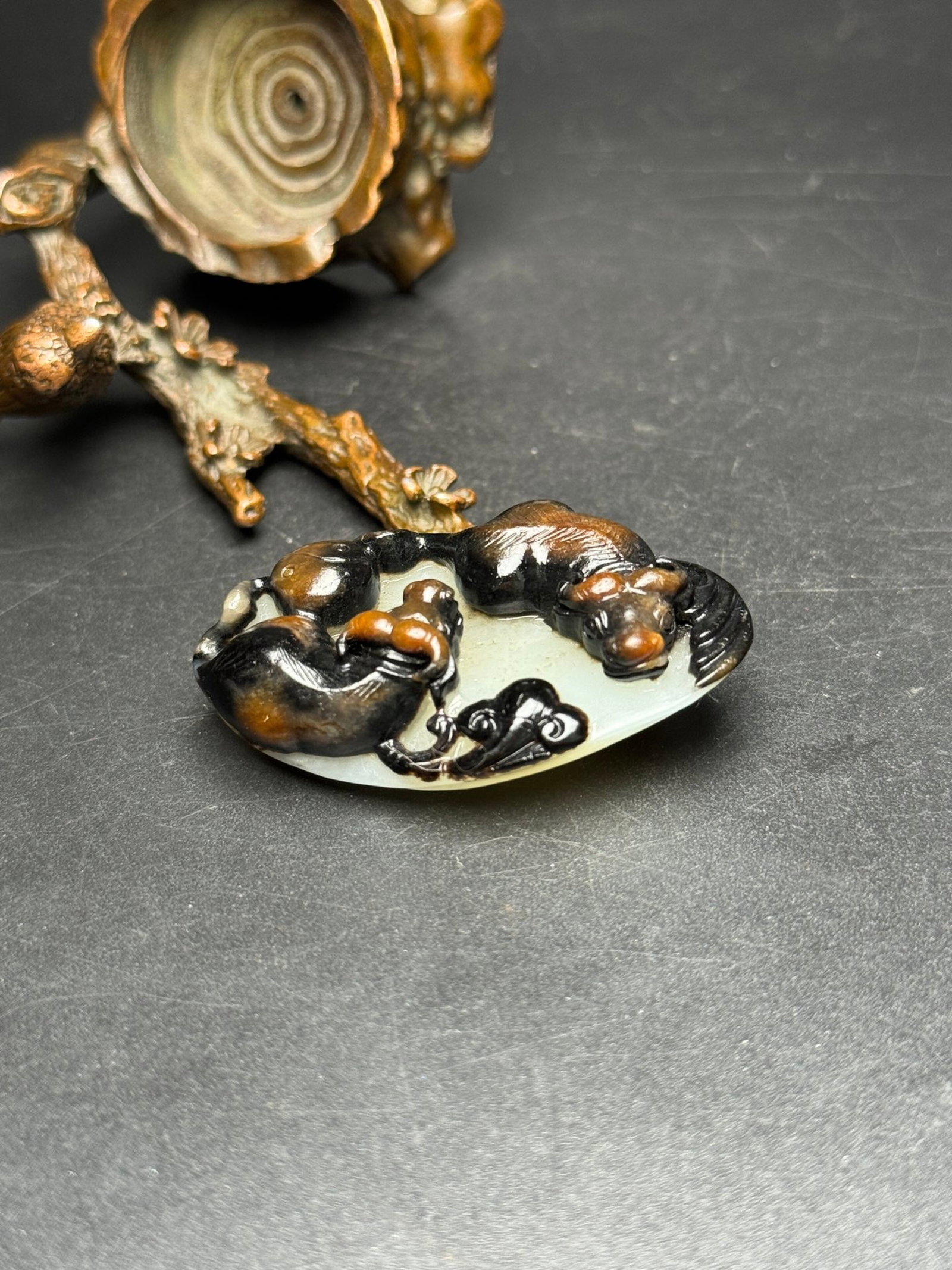 An Exquisite White Jade Buffalo Pattern Ornament - 4