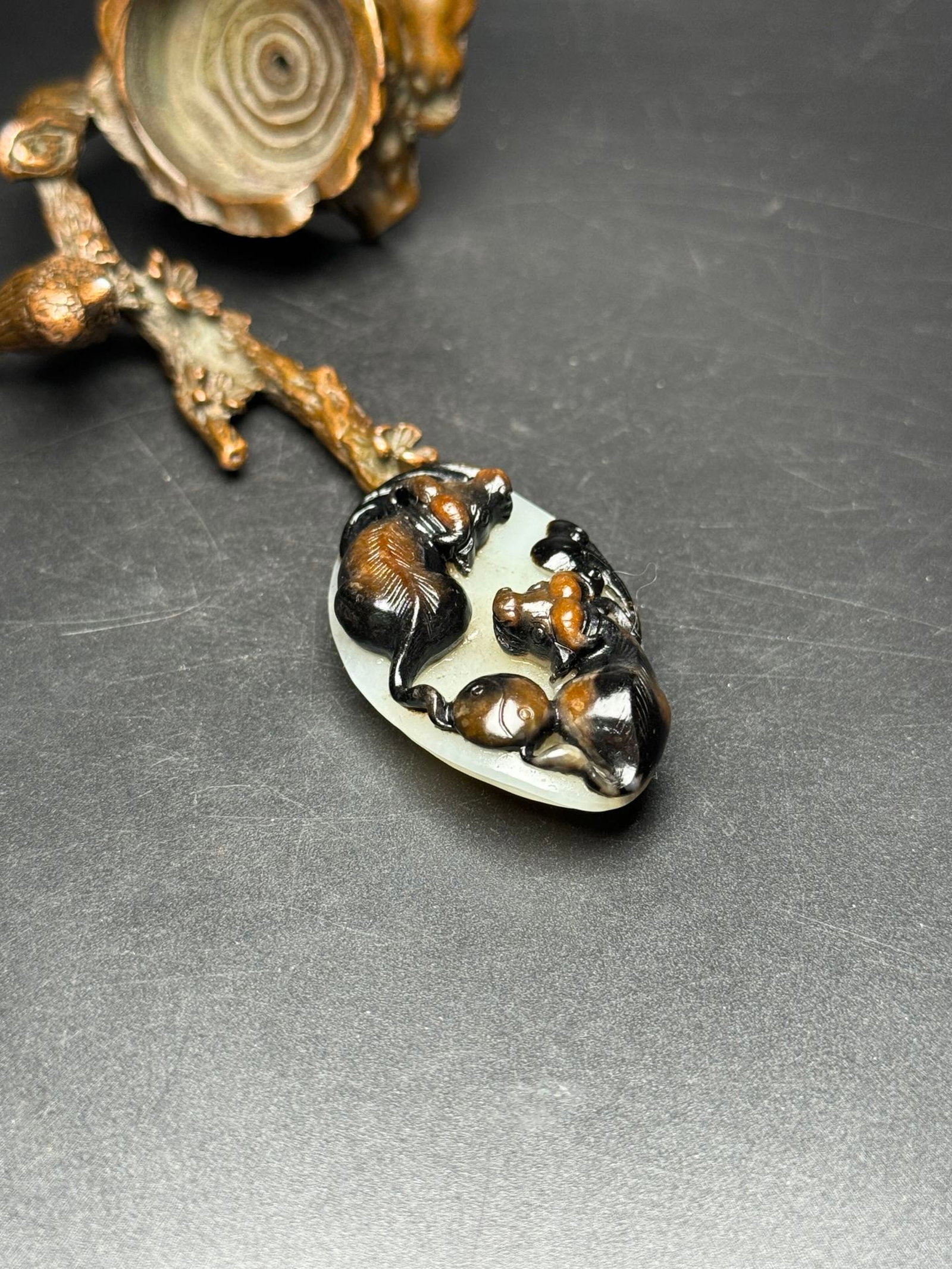 An Exquisite White Jade Buffalo Pattern Ornament - 5