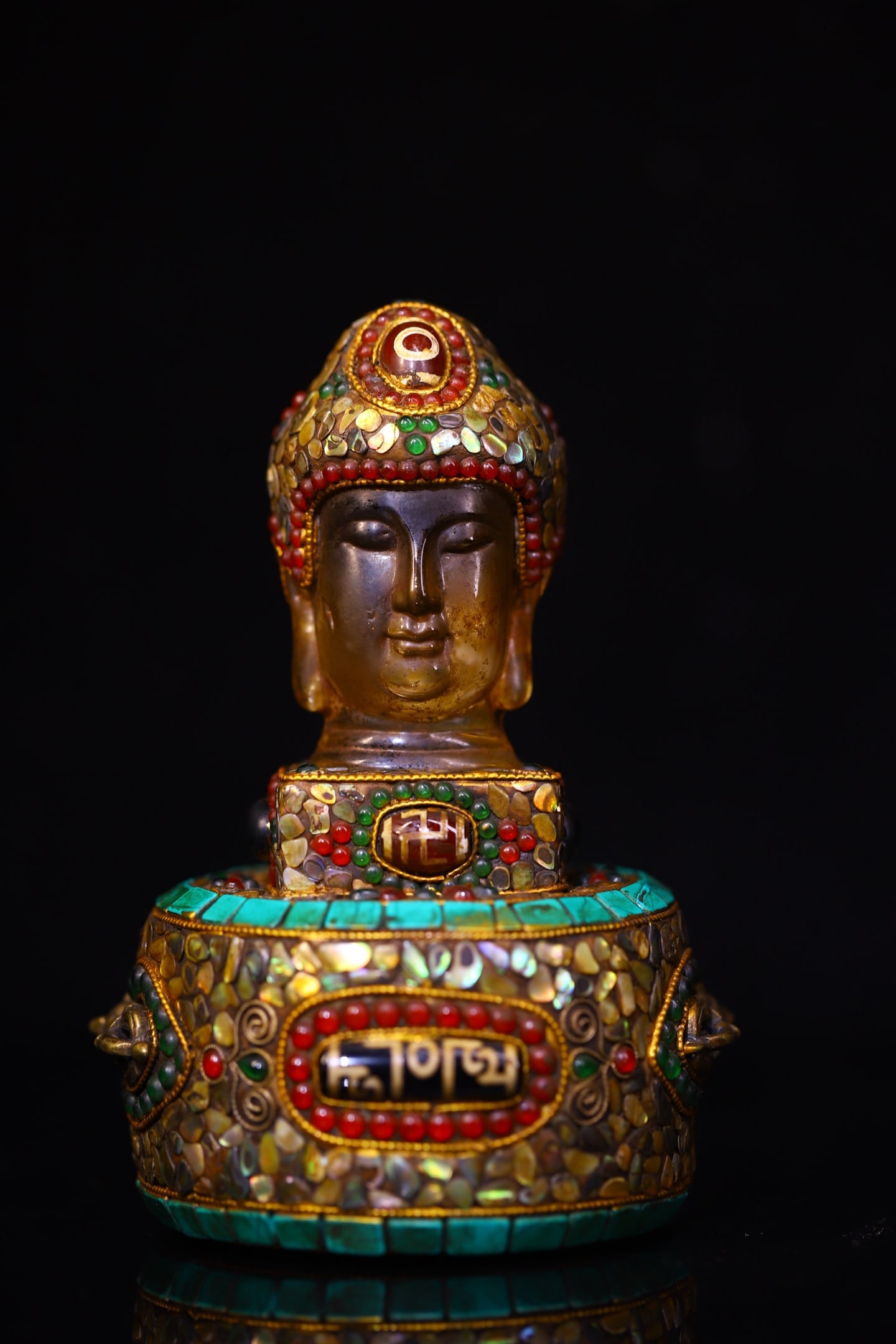 An Exquisite Crystal Inlaid Dzi Bead and Turquoise Statue of Buddha Head Ornament: An Exquisite Crystal Inlaid Dzi Bead and Turquoise Statue of Buddha Head Ornament,Qing Dynasty,China,Size:5.9inx3.9in,Weight:750g 水晶嵌天珠和绿松௾