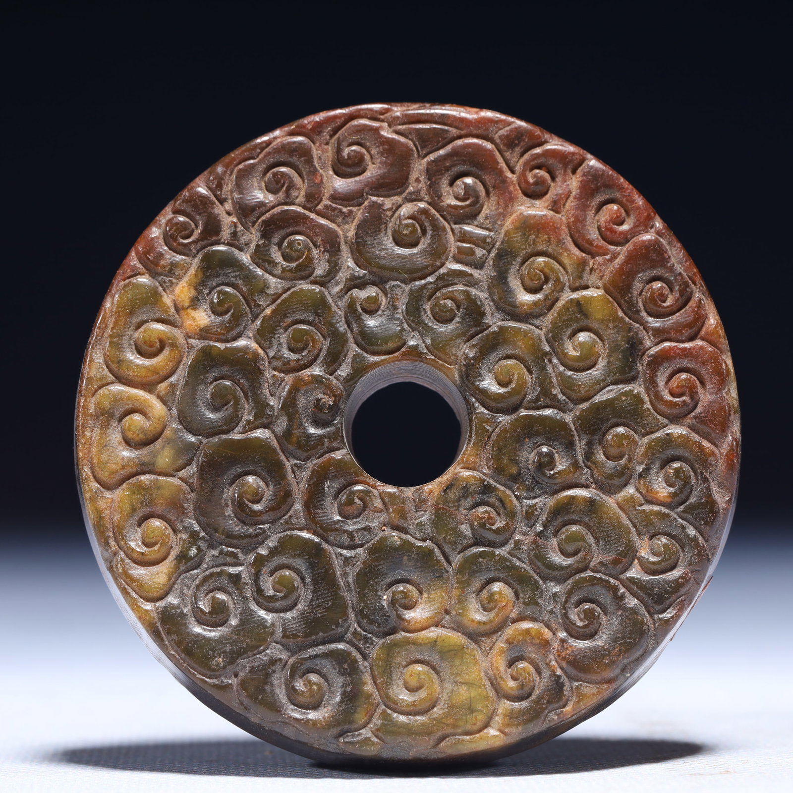 An Exquisite Archaic Jade Auspicious Cloud Pattern Pendant: An Exquisite Archaic Jade Auspicious Cloud Pattern Pendant,Ancient Time,China,Size:3inx0.4in,Weight:142g 高古玉祥云纹挂件,中国远ࡣ