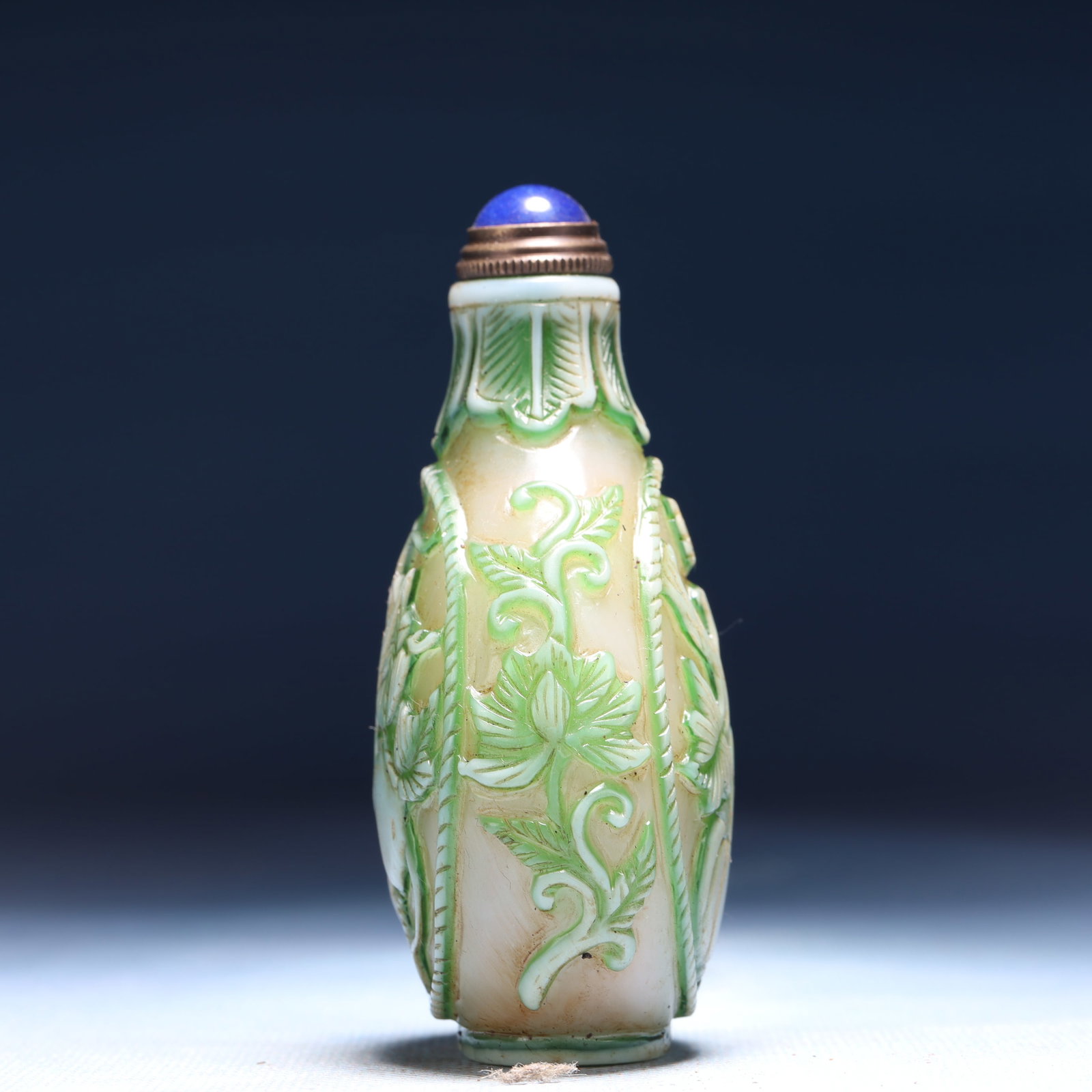 An Exquisite Glass Cricket Pattern Snuff Bottle - 3
