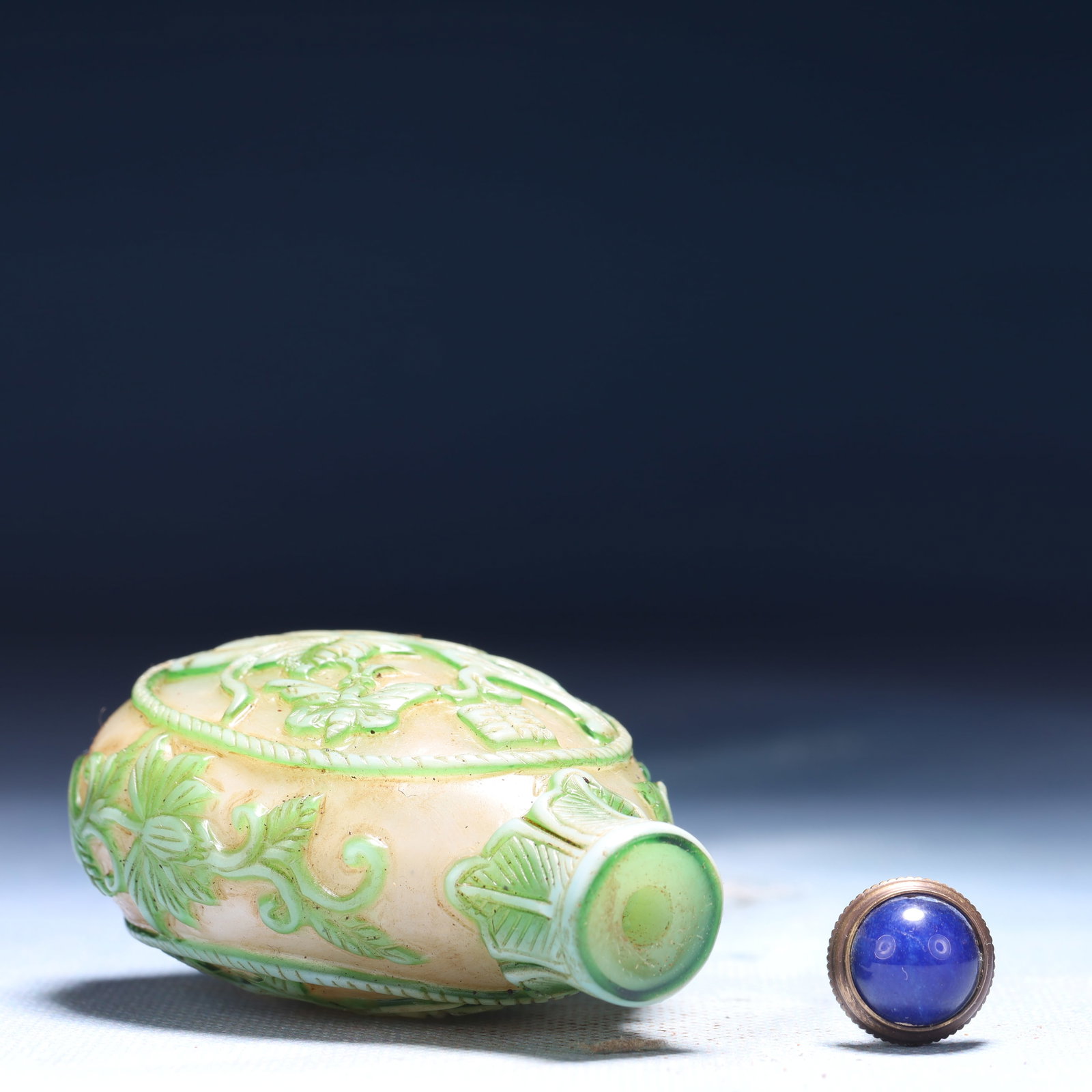 An Exquisite Glass Cricket Pattern Snuff Bottle - 7