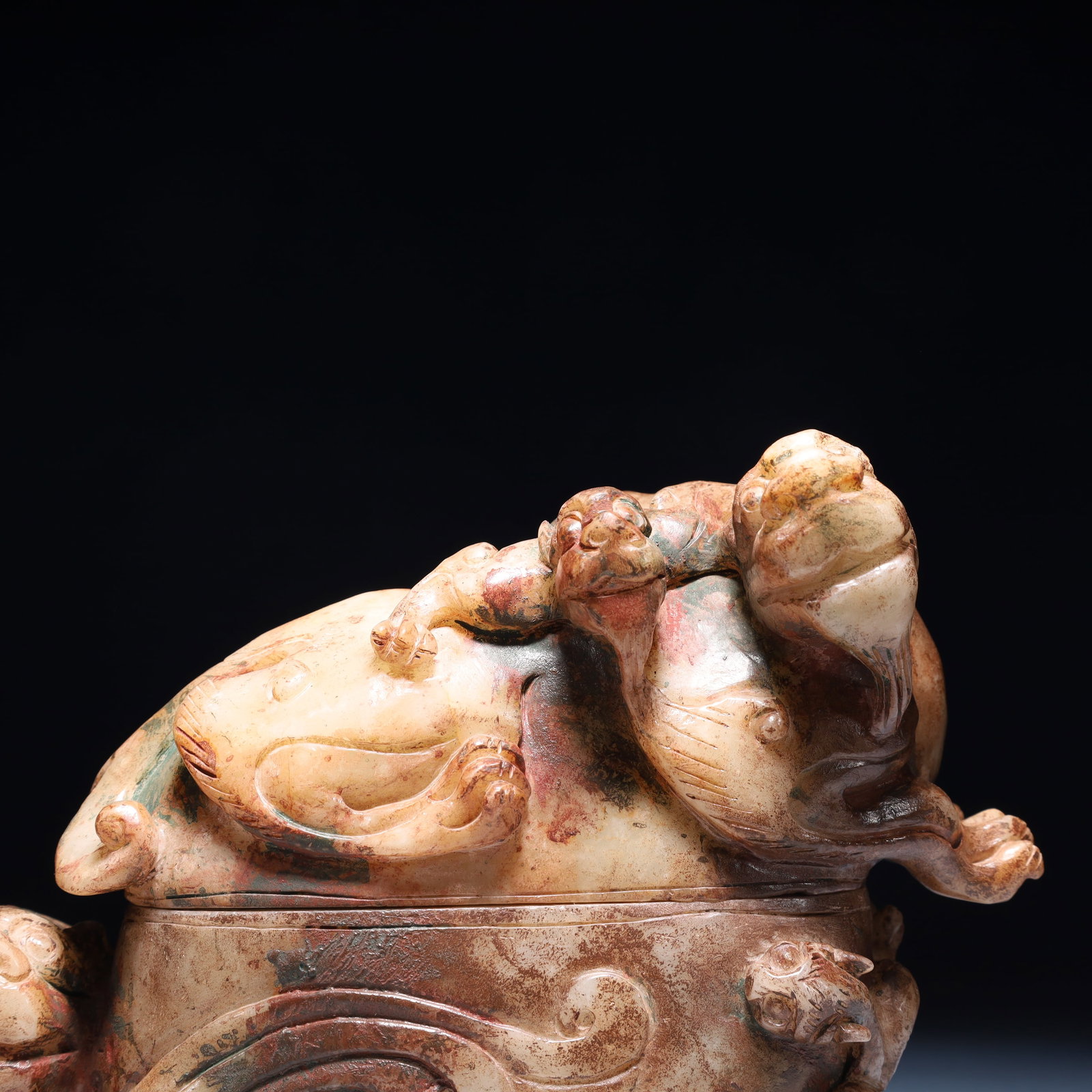 An Exquisite White Jade Beast Pattern Ornament - 2