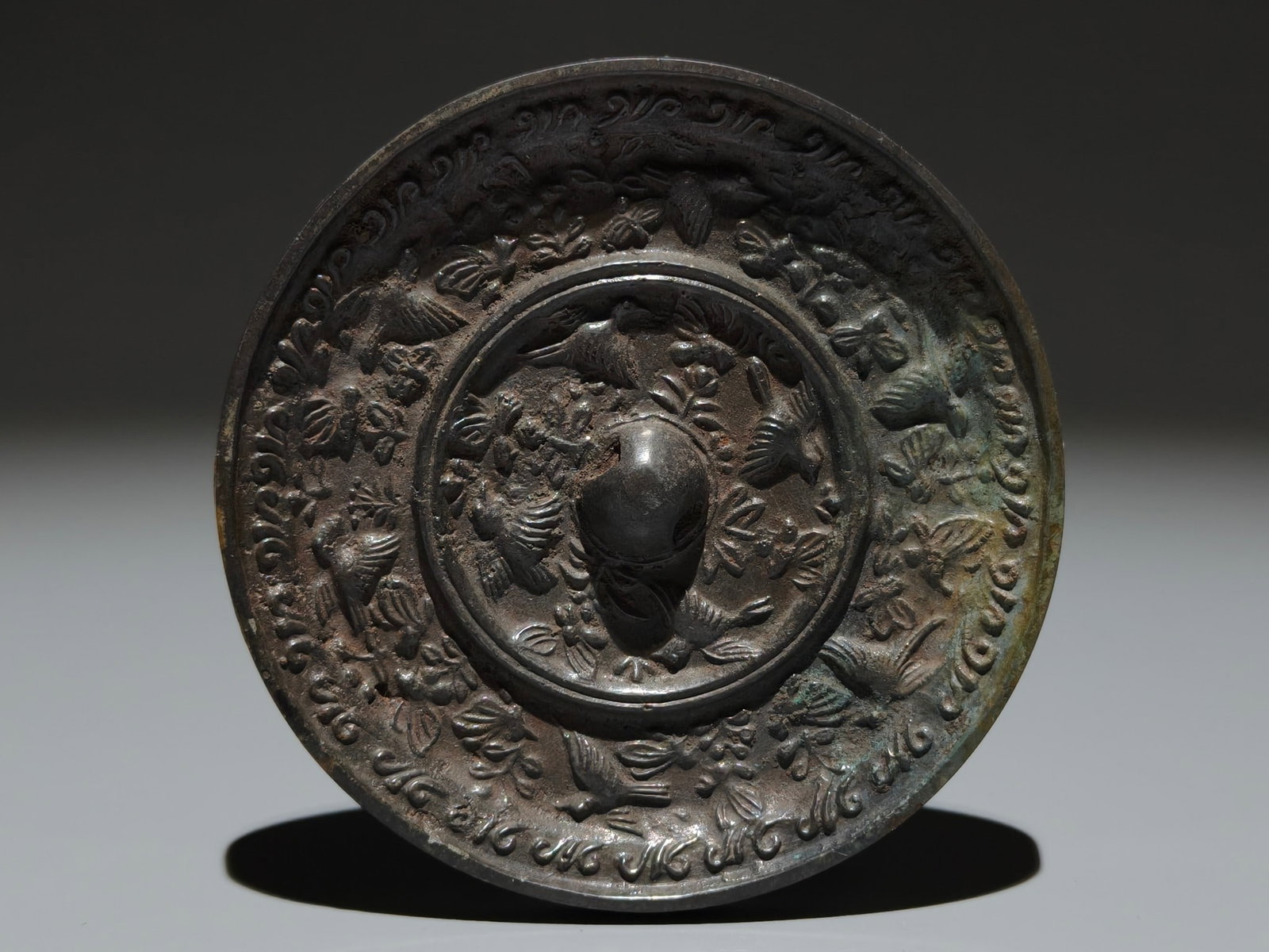An Exquisite Bronze Flower and Bird Pattern Mirror - 2