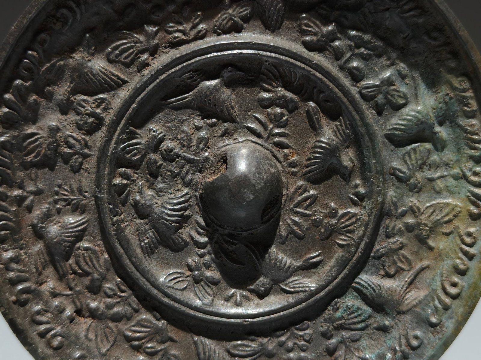 An Exquisite Bronze Flower and Bird Pattern Mirror - 3