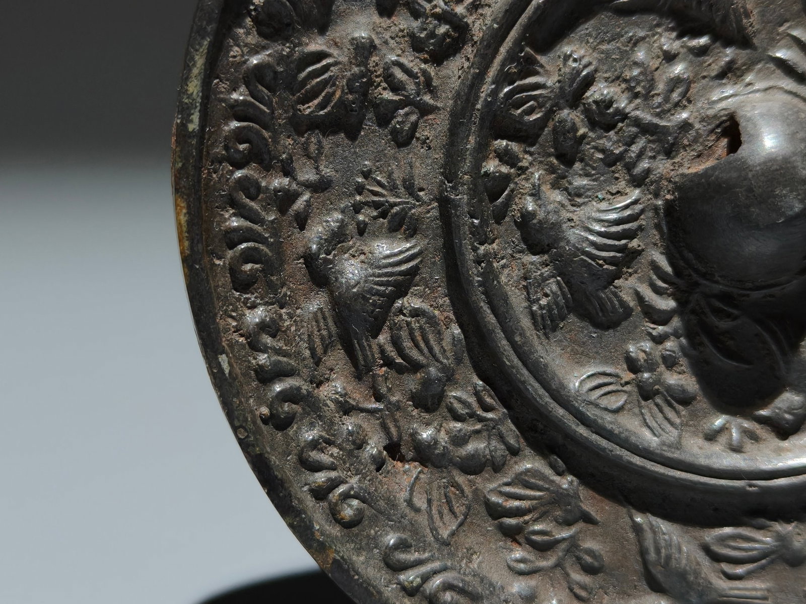 An Exquisite Bronze Flower and Bird Pattern Mirror - 5