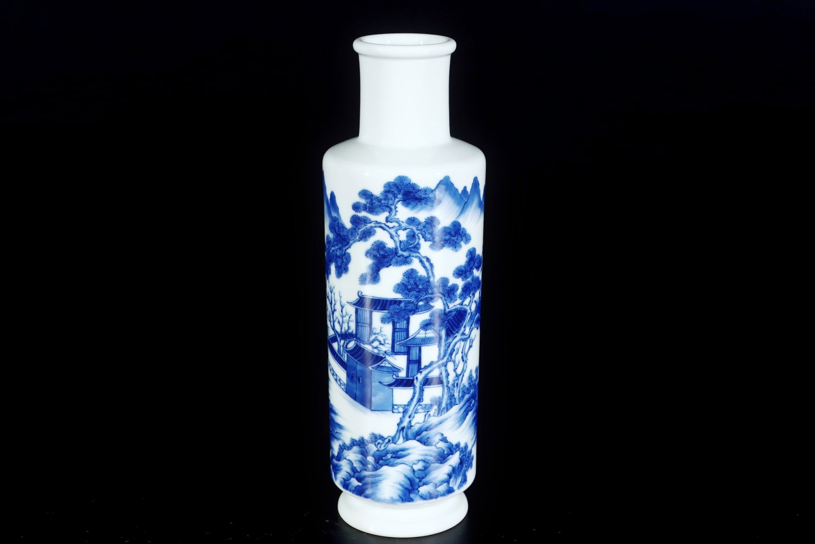 An Exquisite Blue and White Landscape Pattern Vase: An Exquisite Blue and White Landscape Pattern Vase,Qing Dynasty,China,Yongzheng Six-character Mark,Size:9.1inx3in 青花山水纹瓶中国清代,Ƃ