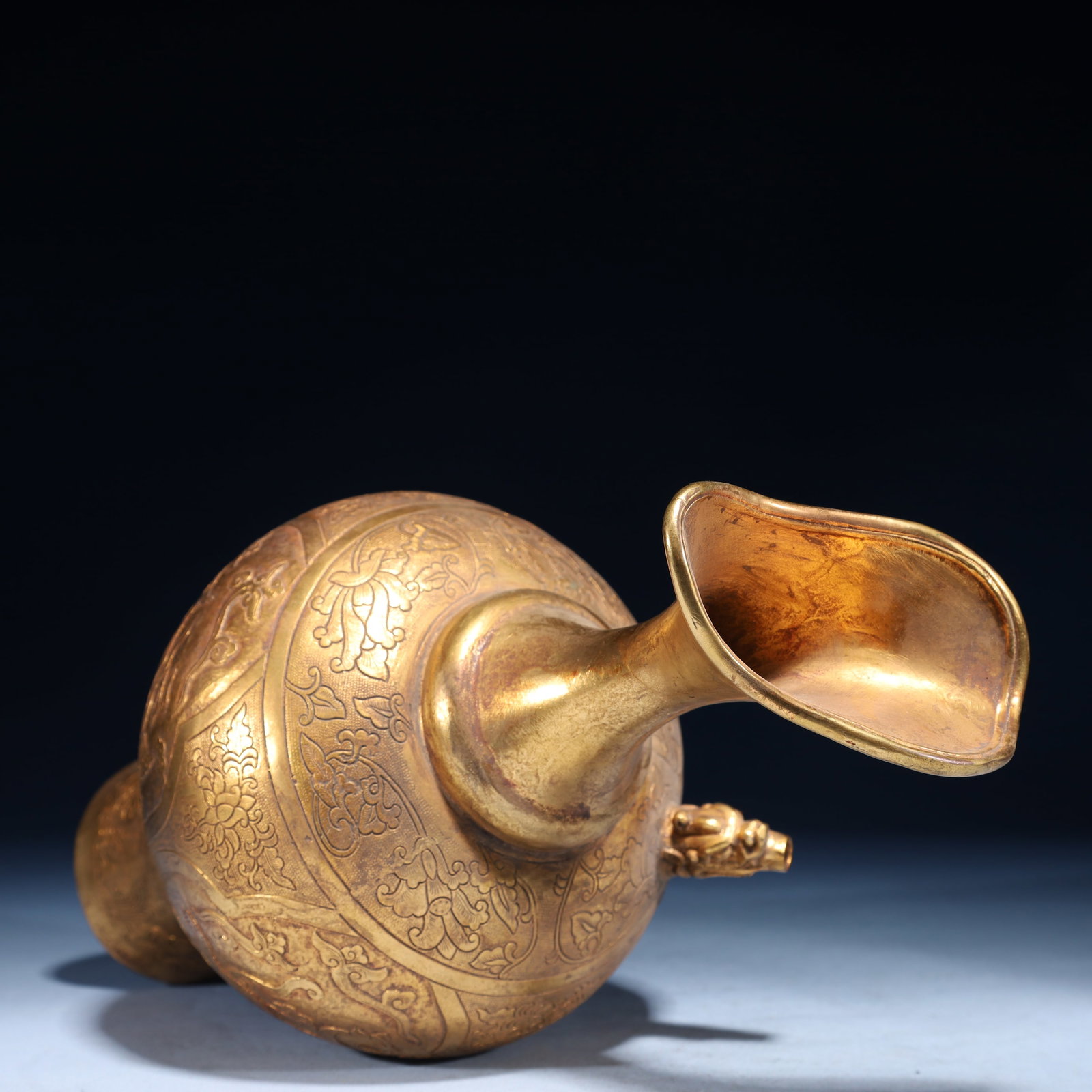 An Exquisite Gilt Bronze Auspicious Beast Pattern Vase - 10