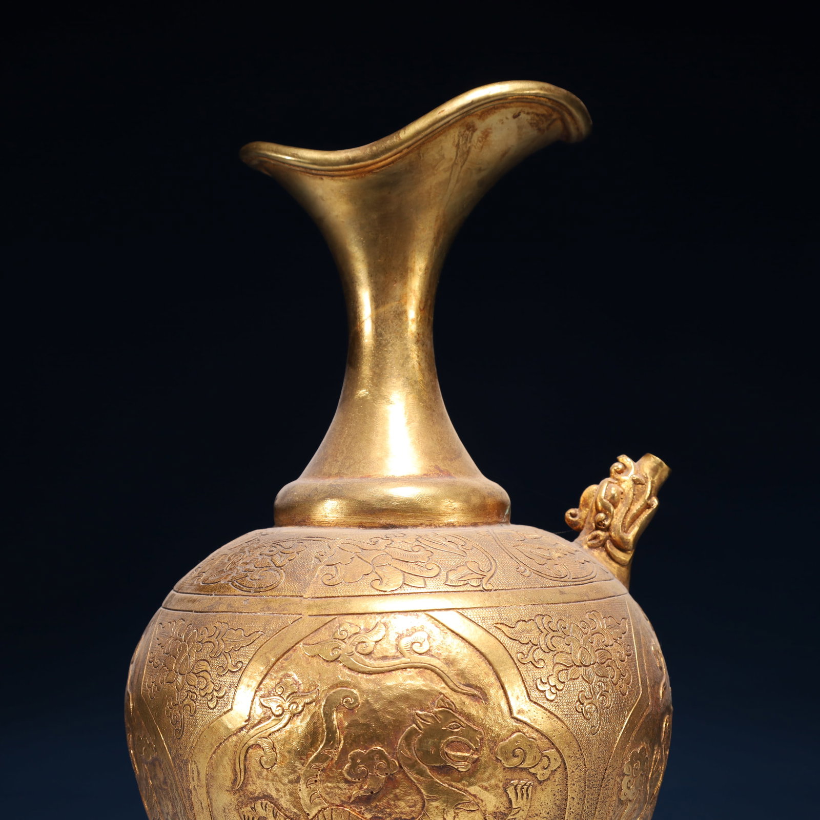 An Exquisite Gilt Bronze Auspicious Beast Pattern Vase - 2