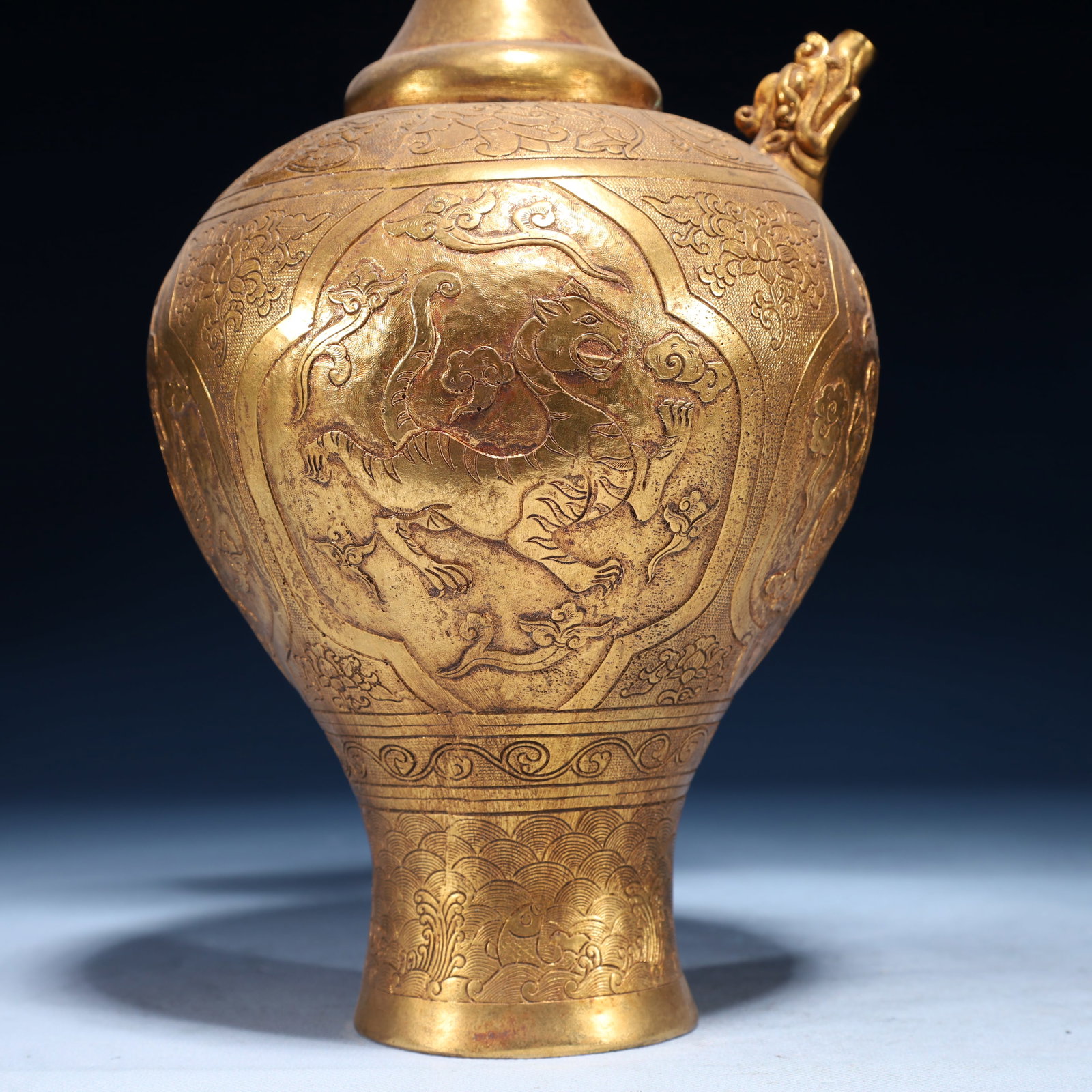 An Exquisite Gilt Bronze Auspicious Beast Pattern Vase - 3