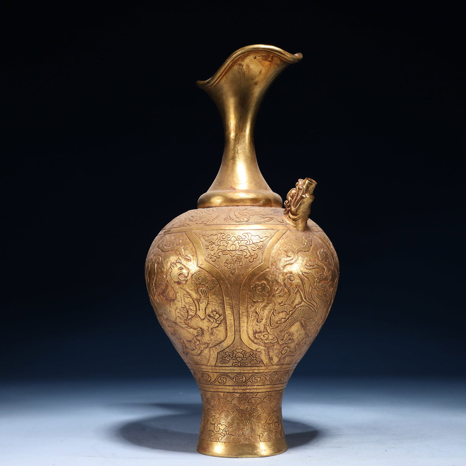 An Exquisite Gilt Bronze Auspicious Beast Pattern Vase - 4