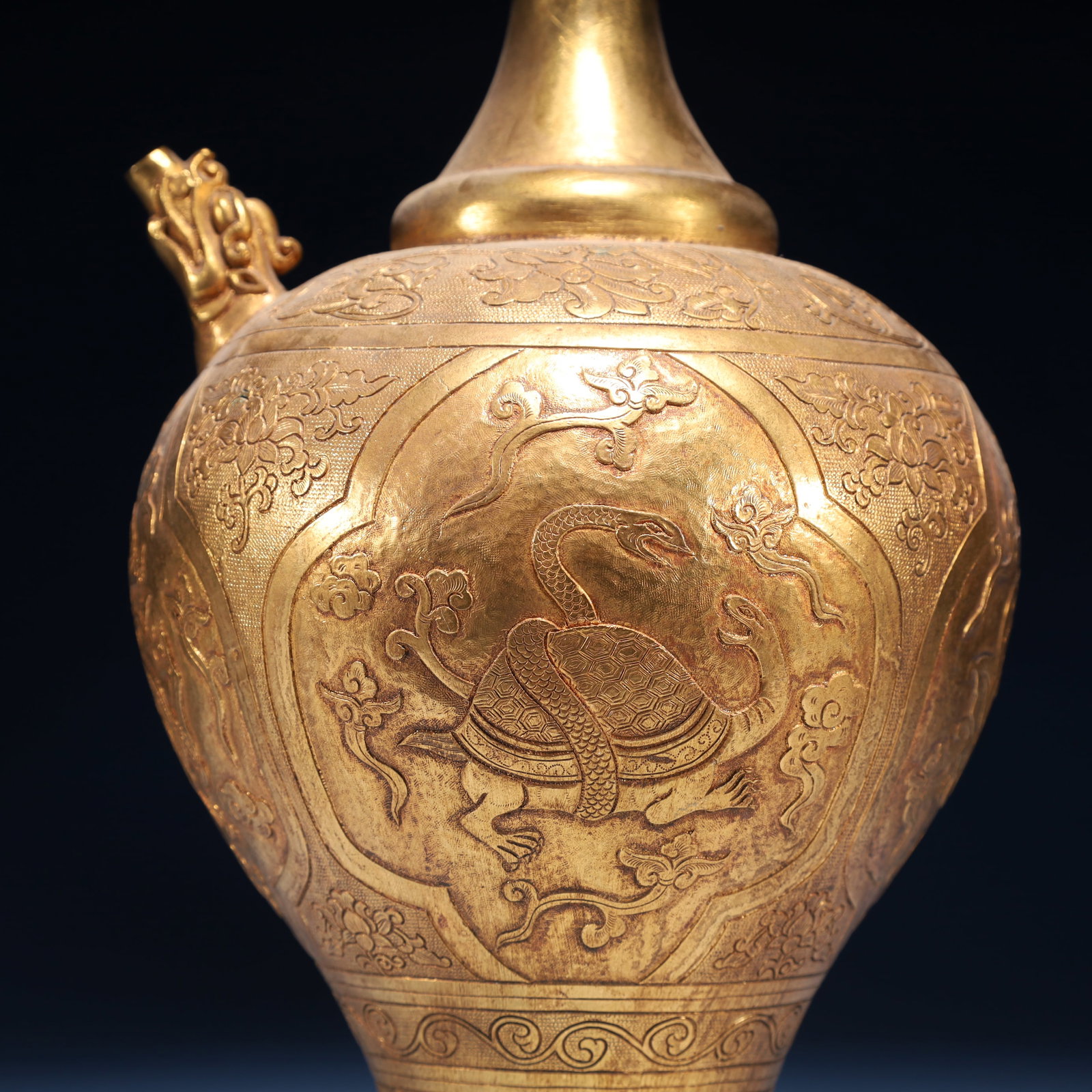 An Exquisite Gilt Bronze Auspicious Beast Pattern Vase - 7